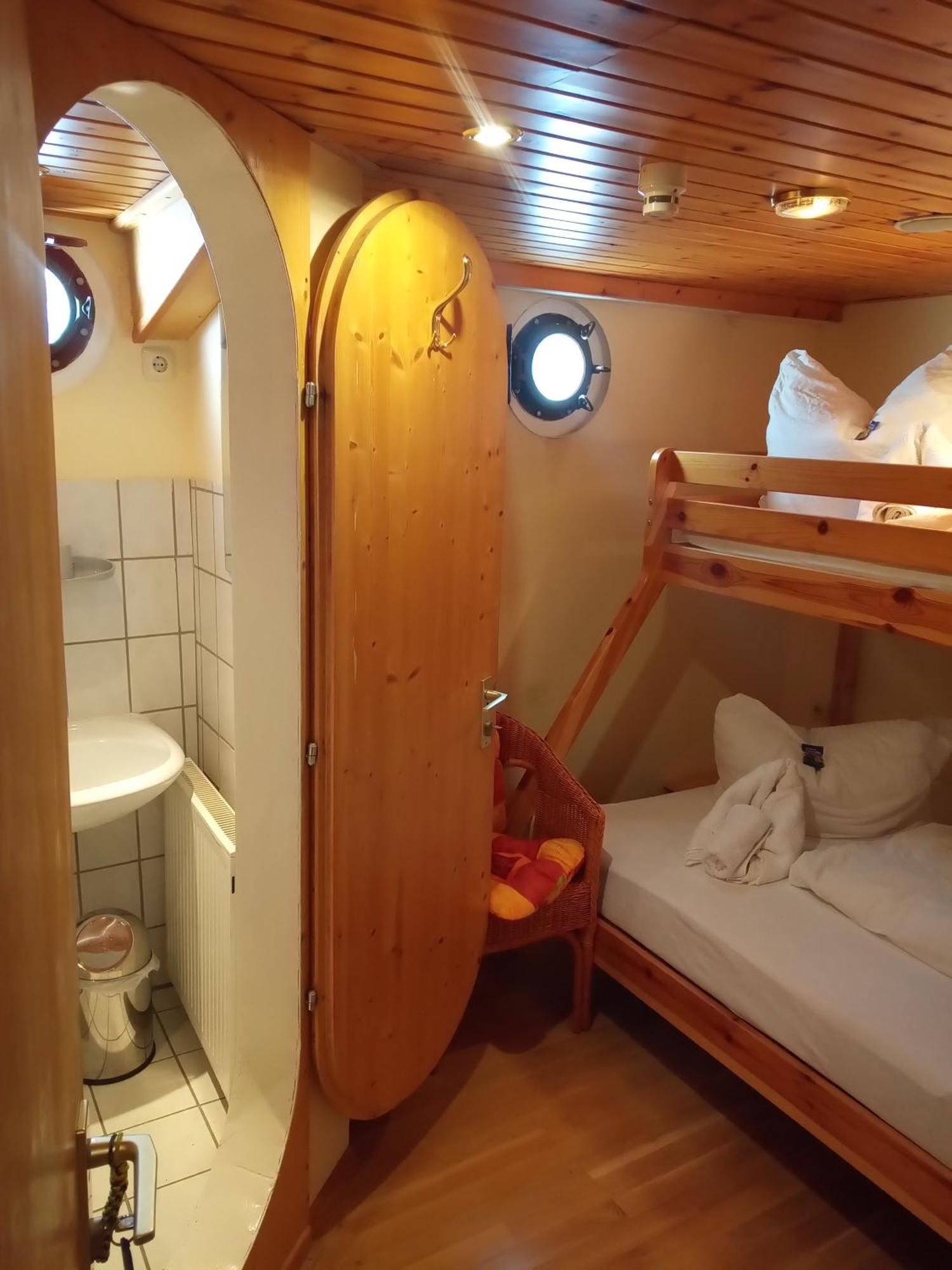 Kuestenmotorschiff Aventura BRE Esterno foto